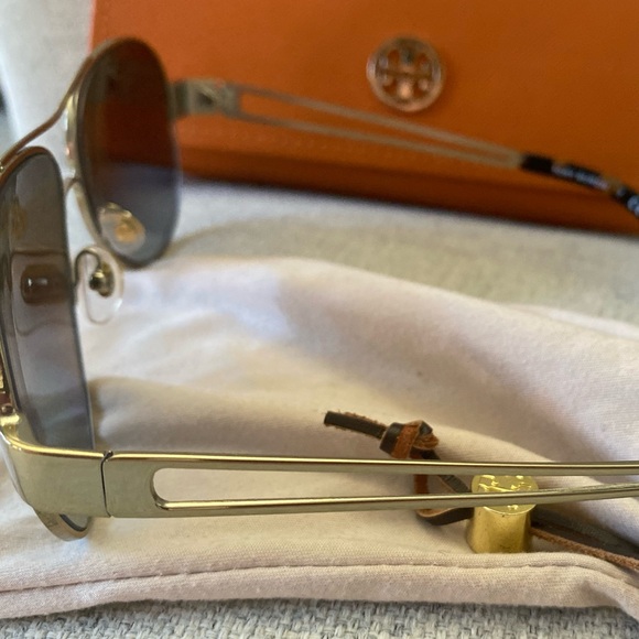 Authentic Tory Burch sunglasses Like new Condition Brown lens , Gold Hardware! - Picture 6 of 9